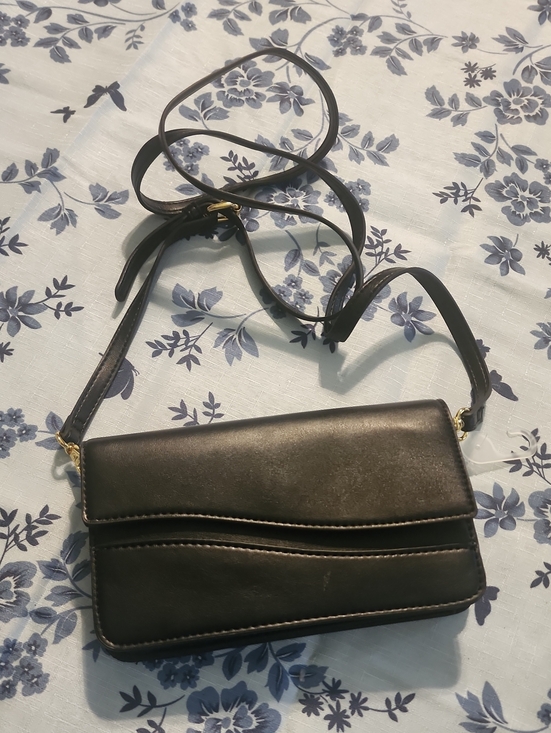 Handbags - Black Leather Crossbody Shoulder Bag - Sleek Everyday Style